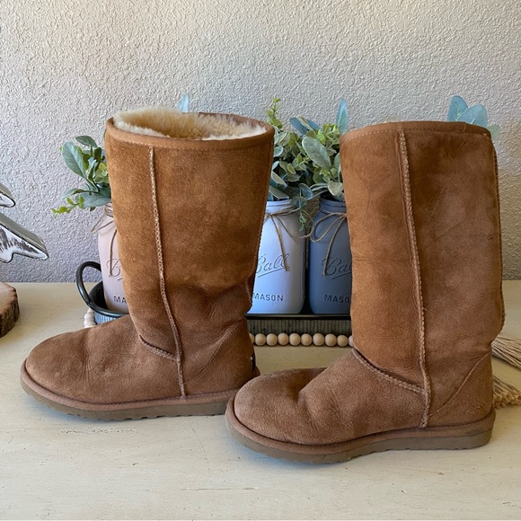 UGG Classic Tall Boots - Picture 4 of 7